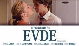 偷恋隔篱妈在线观看,妈在线观看，揭秘现代都市情感纠葛